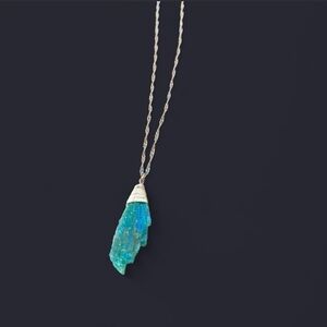 Elegant Wired Wrapped Blue Pendant Necklace